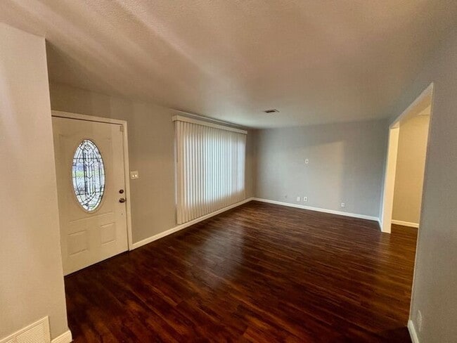 Building Photo - 3+ Bed 2 Bath House in Richmond -- AVAILABLE NOW !!