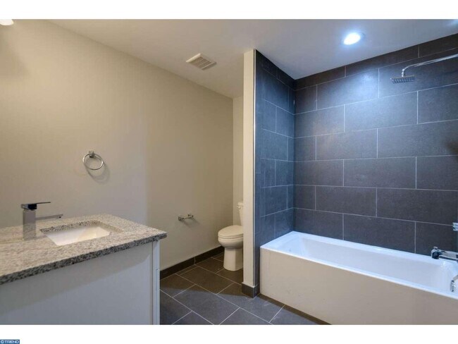 Building Photo - 1515 N Mascher St