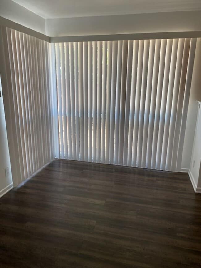 Building Photo - 2 Bedroom, 2 Bathroom Duplex in Hemet - Av...