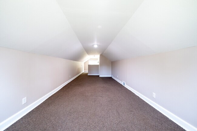 Building Photo - 2116 W 105th St