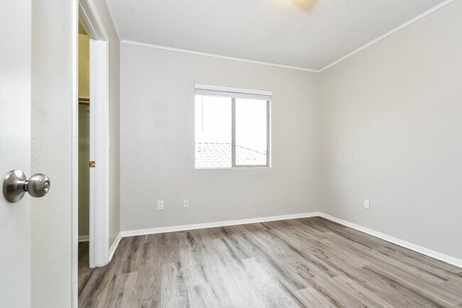 Building Photo - 4701 Cliff Breeze Dr