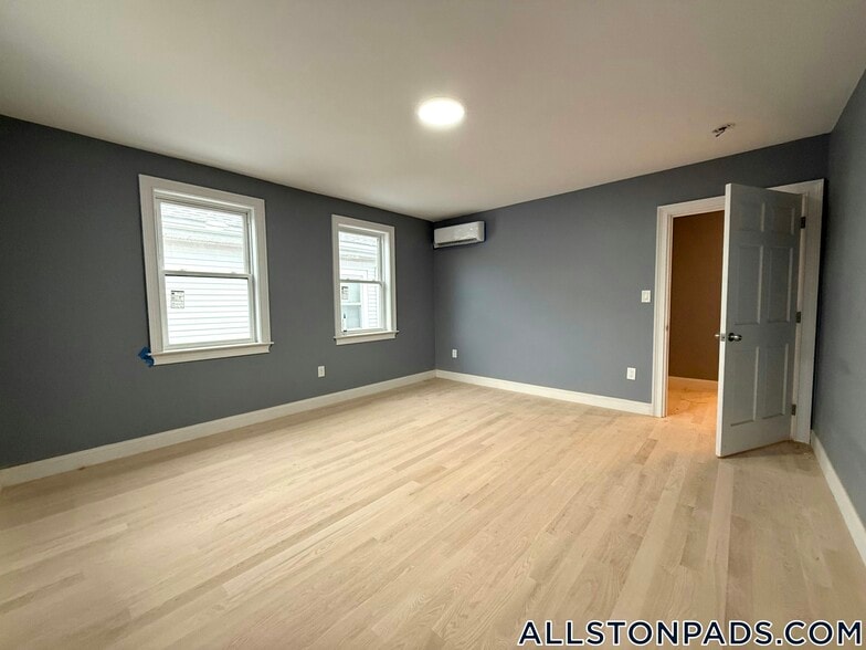 Building Photo - 8 Brentwood St