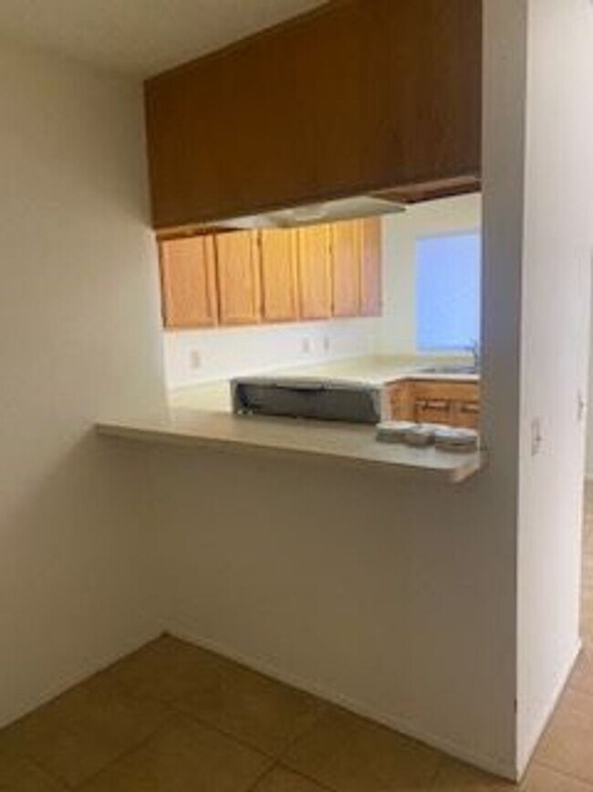 Building Photo - COMING SOON!! 3 BEDROOM / 2 BATHROOM Apartment in Cathedral City