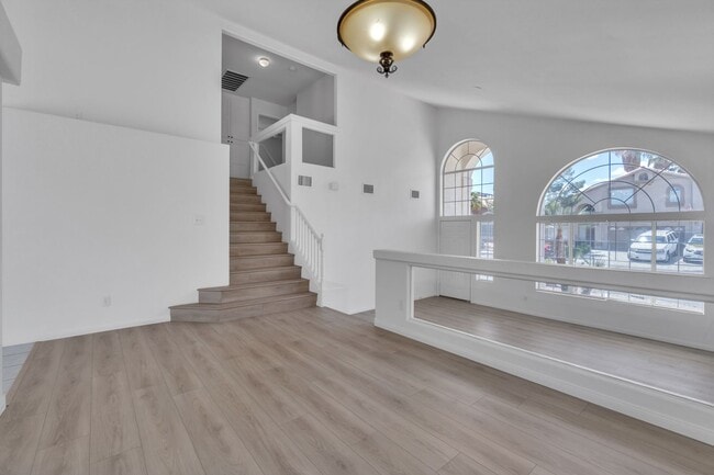 Building Photo - Beautiful Home in West with 4 bedrooms/3 b...