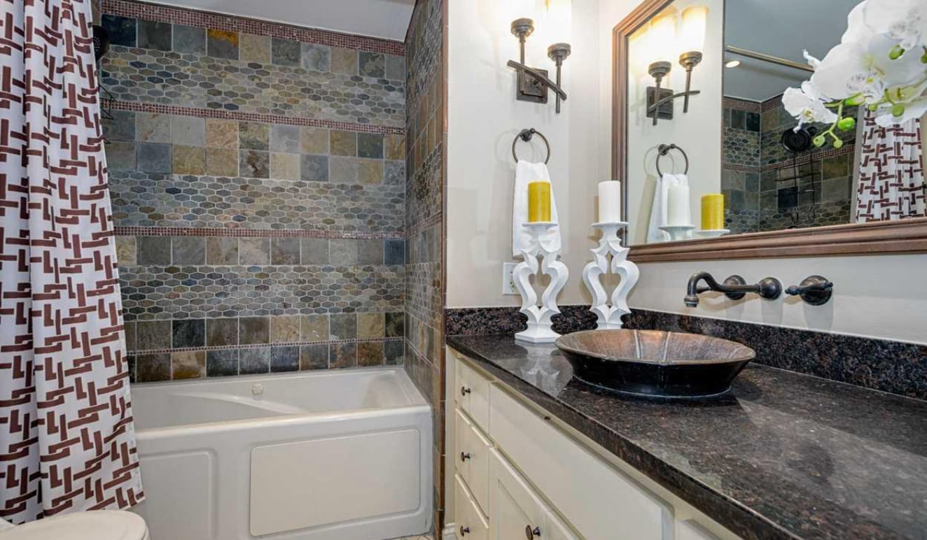 Building Photo - 10086 La Paz Ave