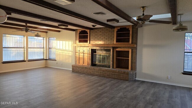 Building Photo - 10301 Bayo Ave