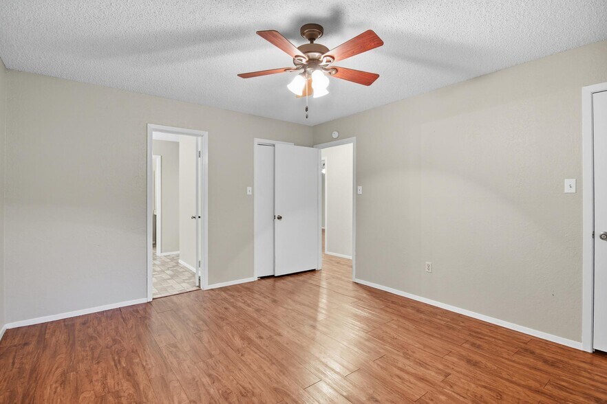 Building Photo - 4934 Greenslope Dr