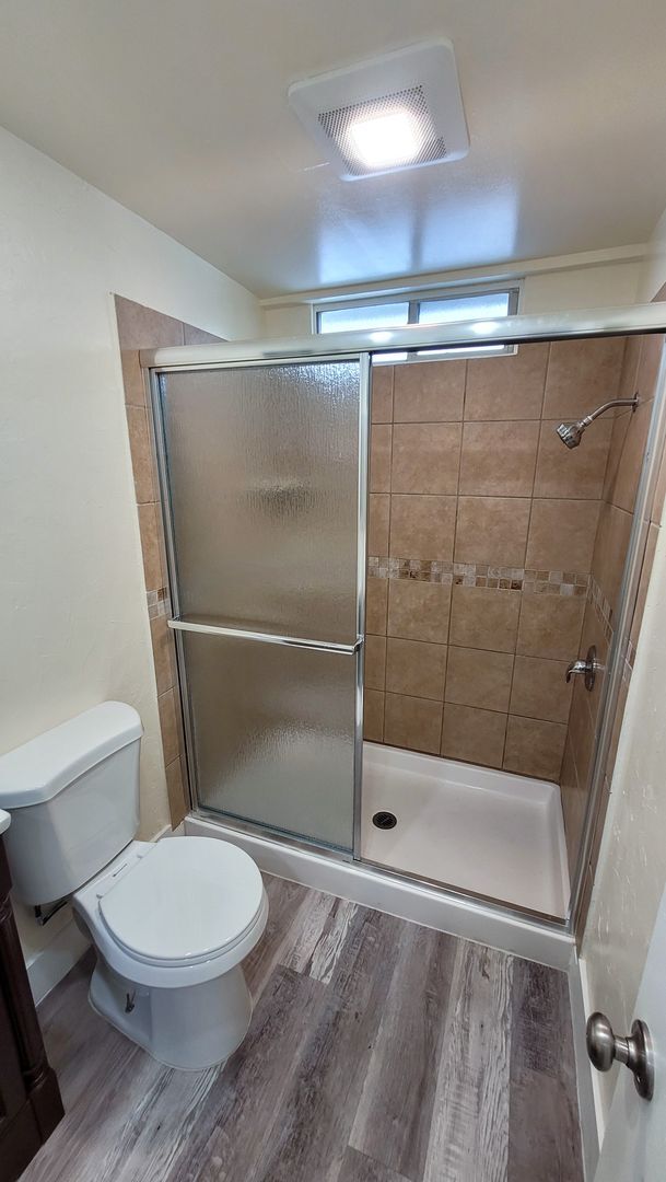 Building Photo - g7705