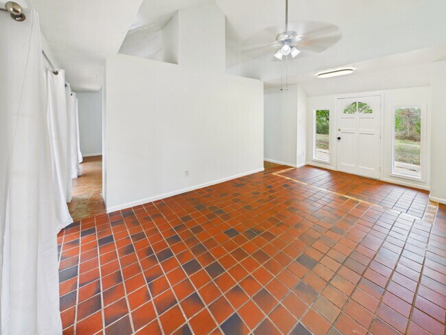 Building Photo - 11121 N Dowling Rd