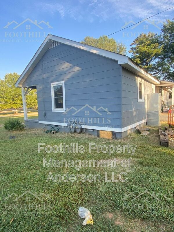 Building Photo - 253 S Shirley Ave