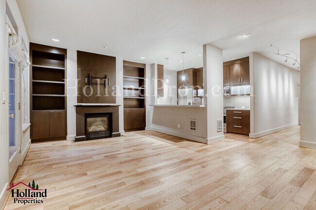 Building Photo - New Rent Price: $2,150 +$250 Off First 2 Full Months - Better Than New Light-Filled Townhome in H...