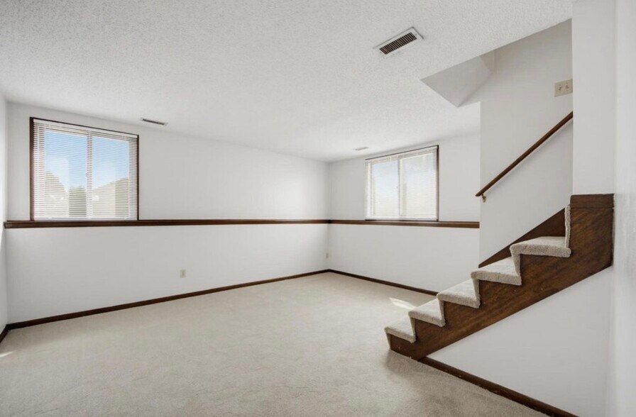 Building Photo - 1003 Lyndale Dr