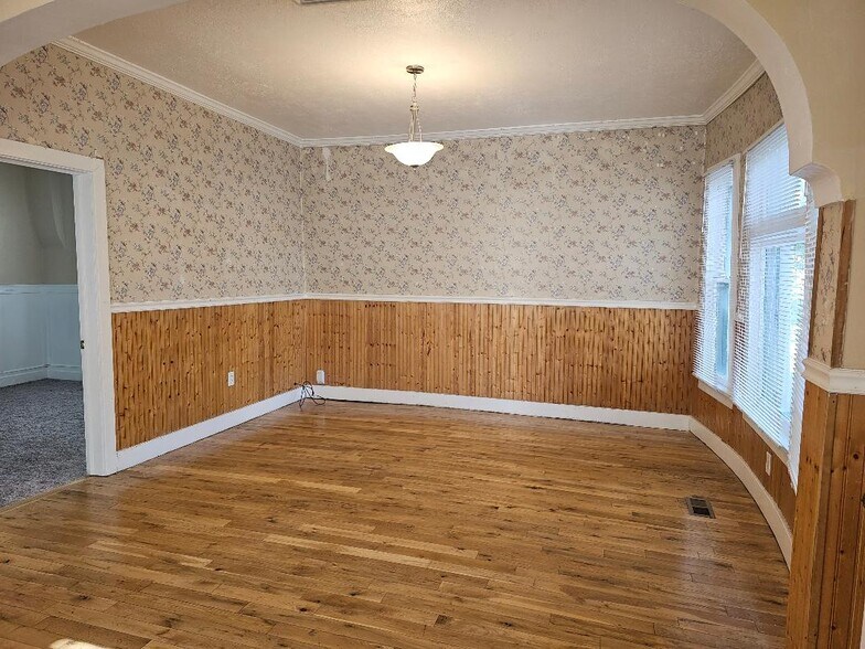 Building Photo - 880 S 400 E