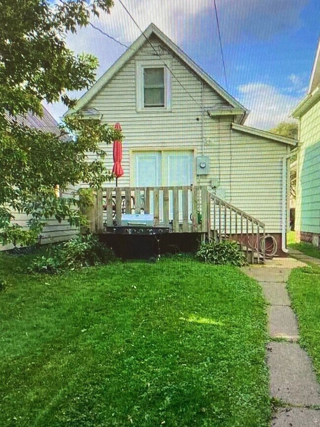Building Photo - AVAILABLE August - 1 Bed 1 Bath single family home!