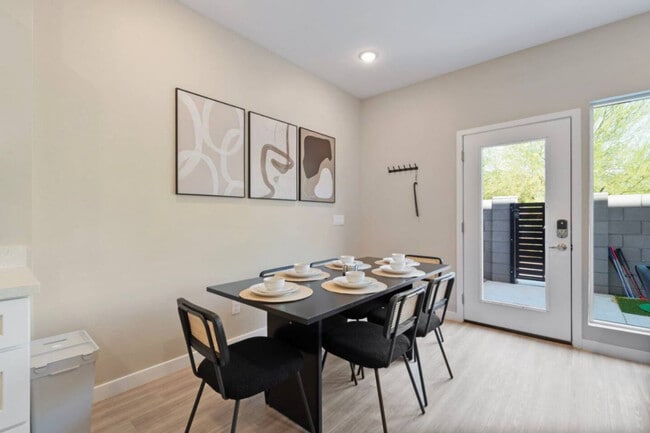 Building Photo - 16601 N Parkview Pl