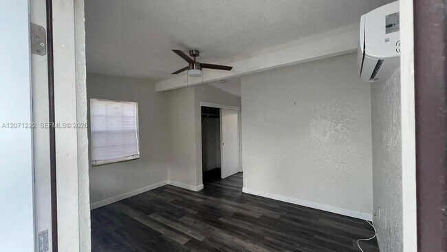 Building Photo - 2645 SW 33rd Ave