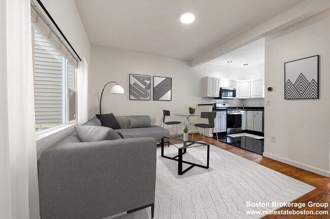 Building Photo - 267 Bolton St