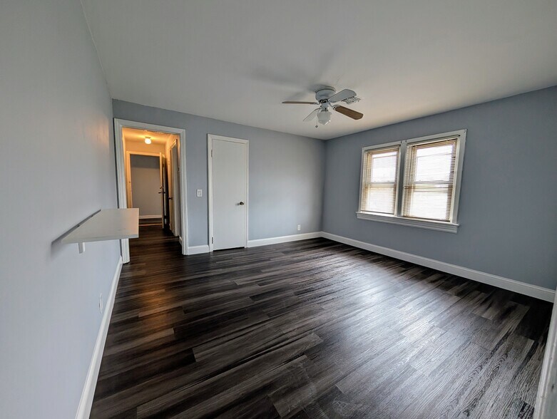 rear unit - 1806 Deer Pk Ave