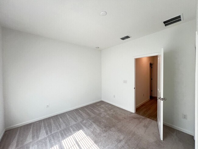 Building Photo - AWESOME 4BD/3BA Home in Ocala!!! Washer and Dryer INCLUDED!