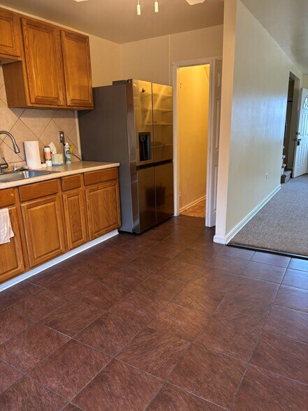 Building Photo - 8567 Pioneer Dr