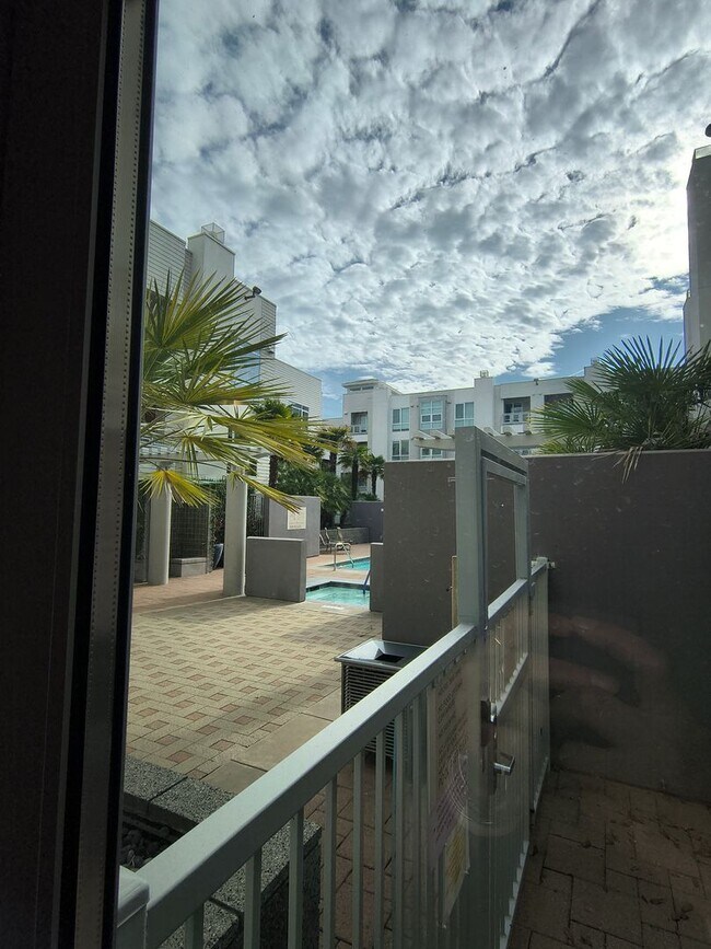 Building Photo - $500 MOVE IN SPECIAL!!! LUXURY 2 BEDROOM CONDO IN DOWNTOWN WALNUT CREEK, CA!