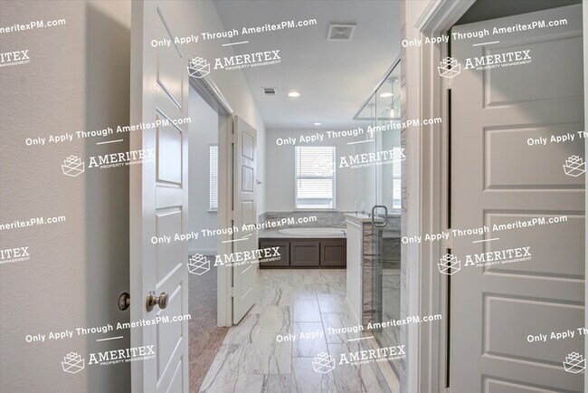 Building Photo - 6348 Oakbend Cir