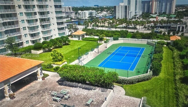 Building Photo - 3020 NE 32nd Ave