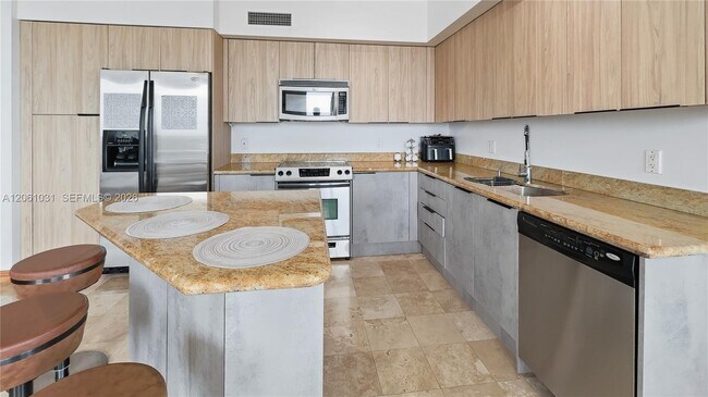 Building Photo - 1755 E Hallandale Beach Blvd