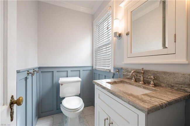 Building Photo - Beautiful Cape Cod in Larchmont