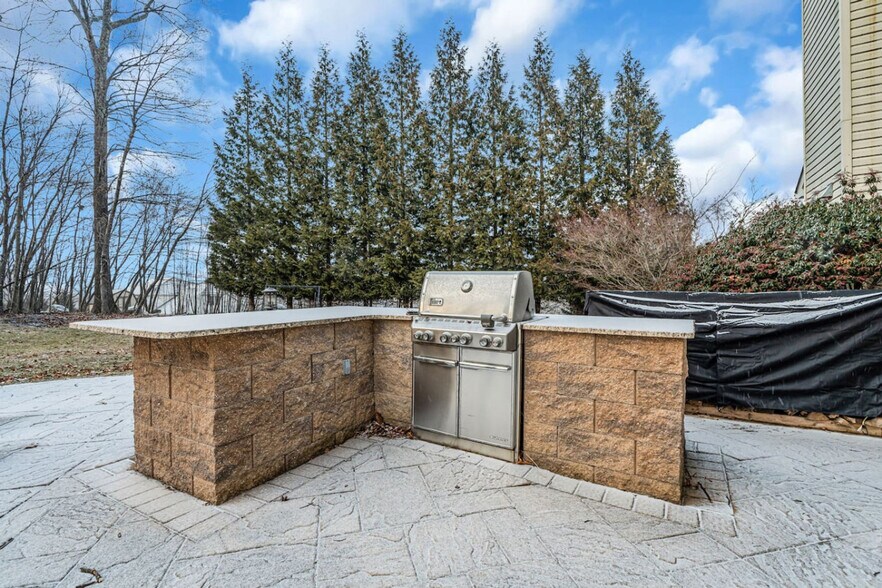 Building Photo - 6 Buchanan Ln