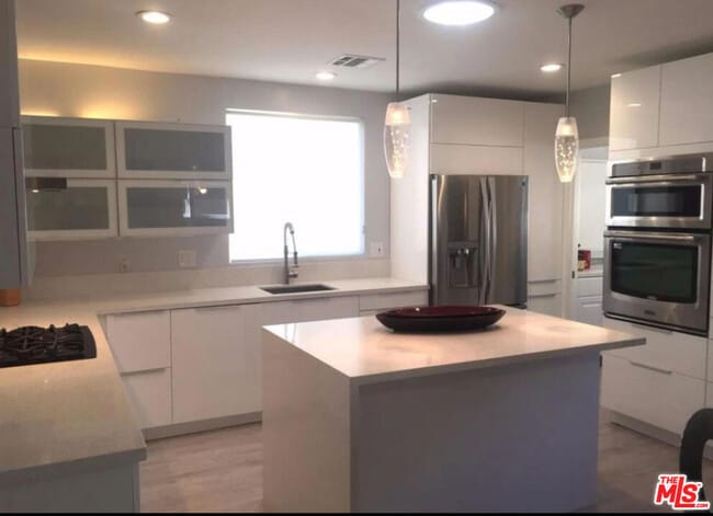 Building Photo - 4922 Genevieve Ave