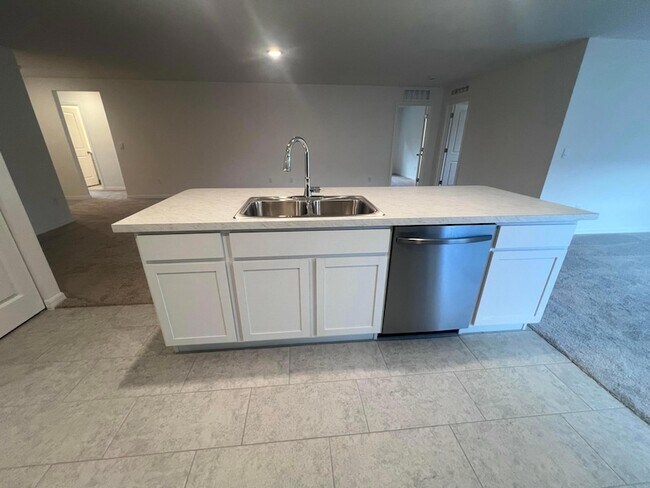 Building Photo - 3161 Fergus Ave