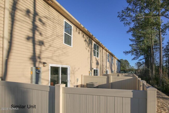 Building Photo - Townhome in Midway Park - Boyington Place!