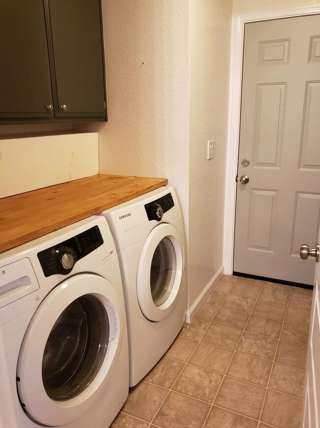 Building Photo - SKYRIDGE HOUSE