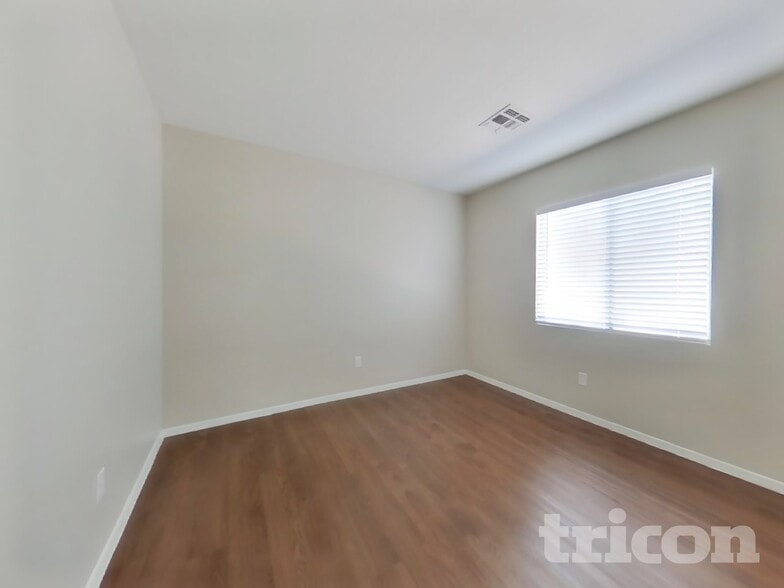 Building Photo - 12513 W Aster Dr