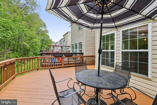 Building Photo - 8727 Thornbrook Dr