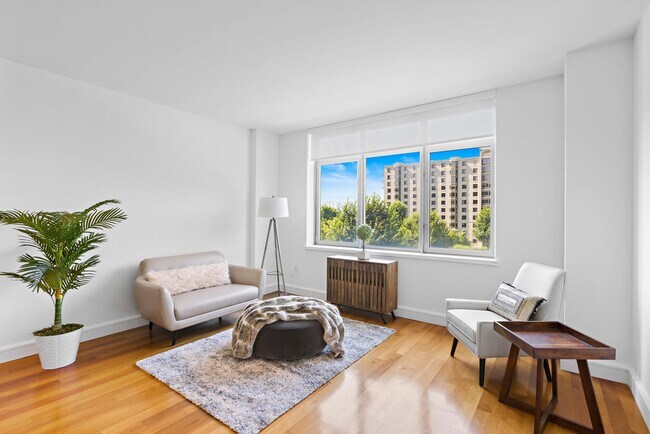 Building Photo - 8100 River Rd