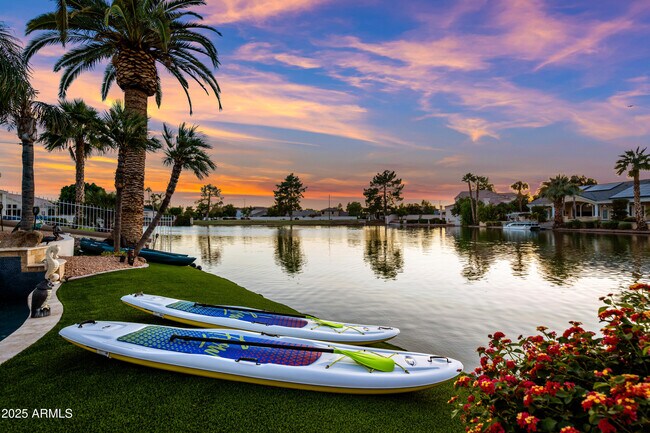 Building Photo - 1817 E Willow Tree Ct