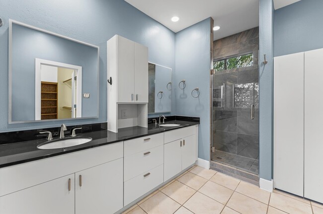 Building Photo - 4302 Spencer St