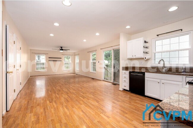 Building Photo - 1321 Treasure Dr