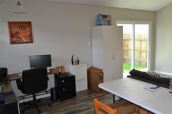 Building Photo - 10530 Permian Dr