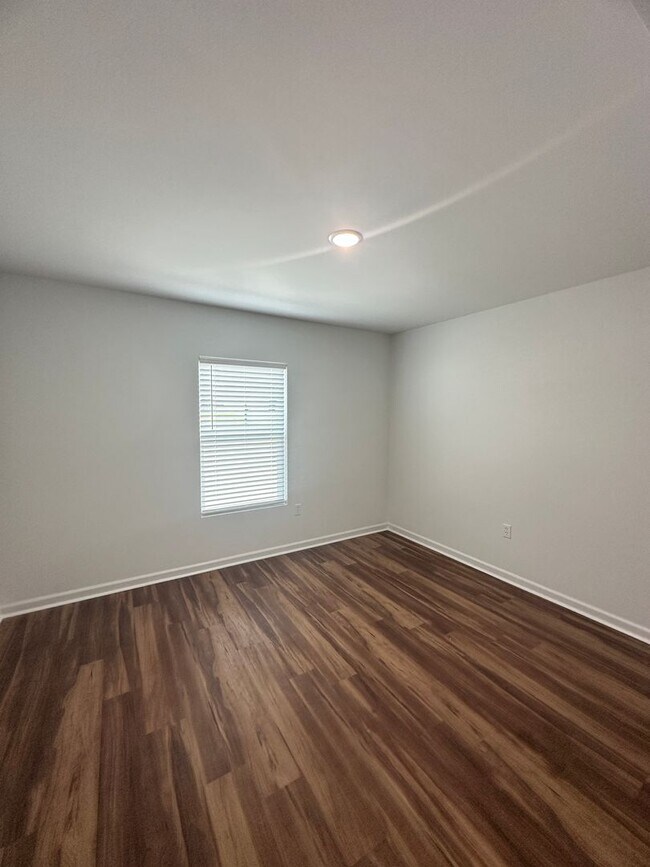 Building Photo - 219 Charleston Dr