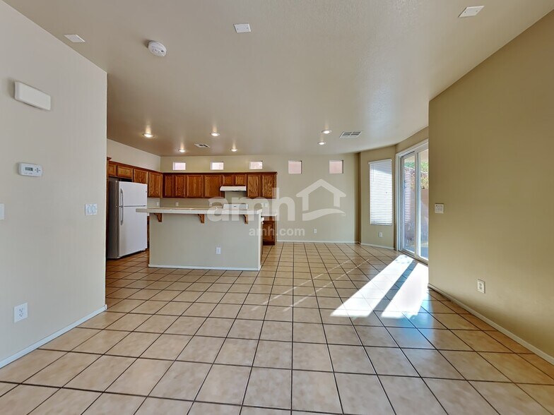 Building Photo - 10395 Bolting Cloud Dr