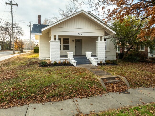 Building Photo - Freshly Updated 3 Bedroom House