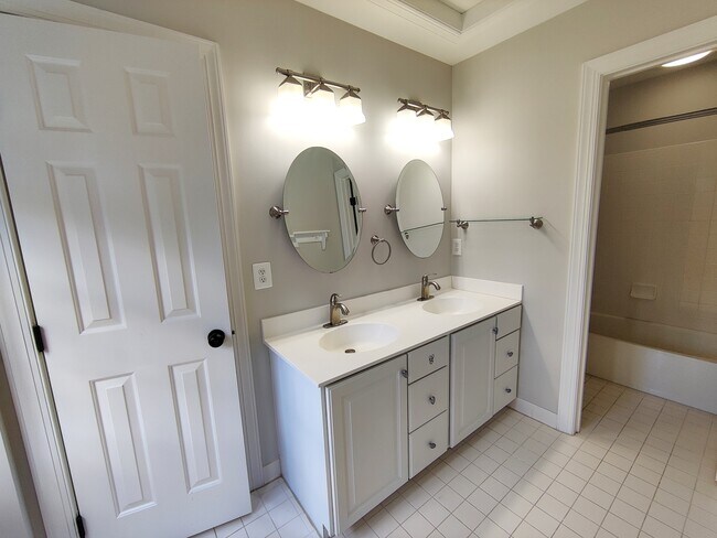 Building Photo - 7500 Tahoe Ct