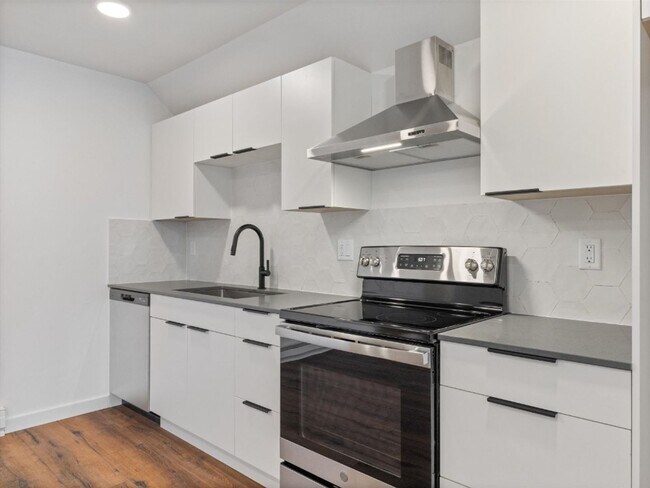 Building Photo - Beautiful New 1 Br 1 Ba in Gran Cielo