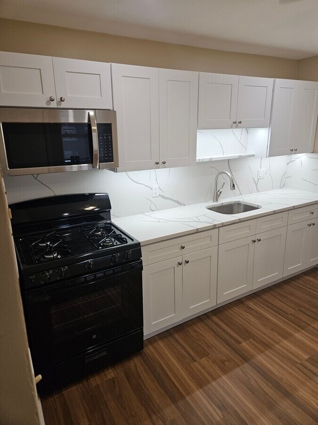 Building Photo - 17 Prospect St