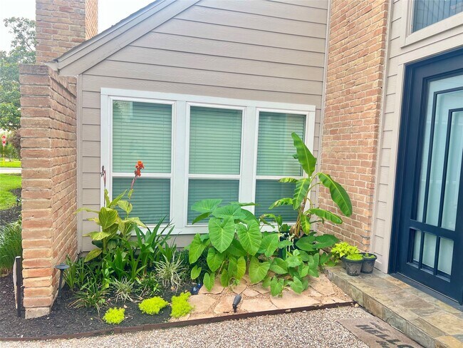 Building Photo - 6726 Saffron Hills Dr