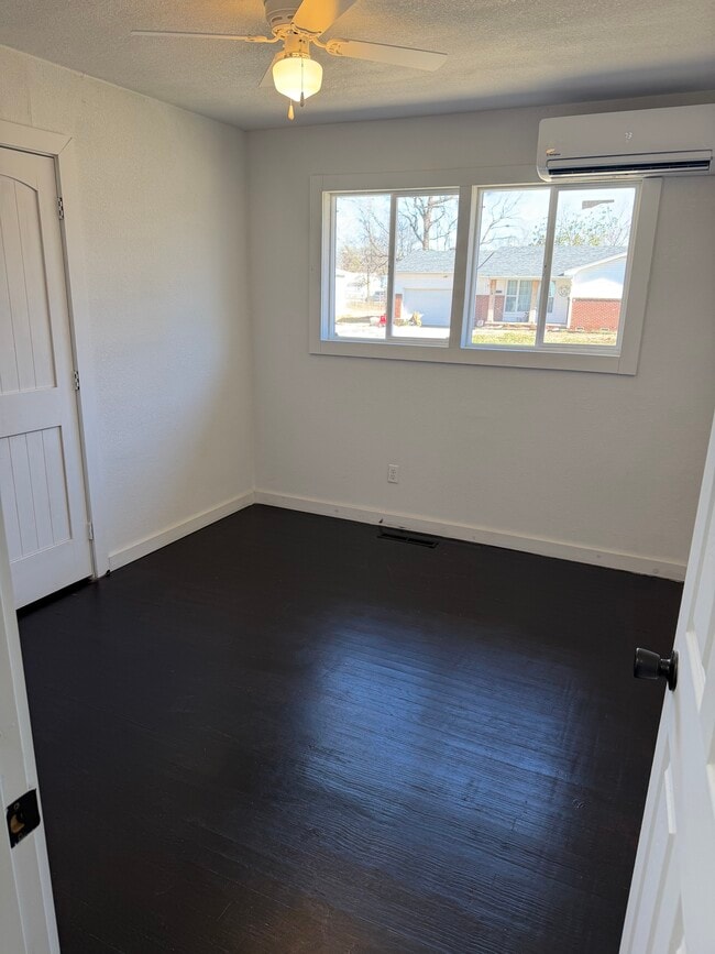 Building Photo - 1825 G St NW