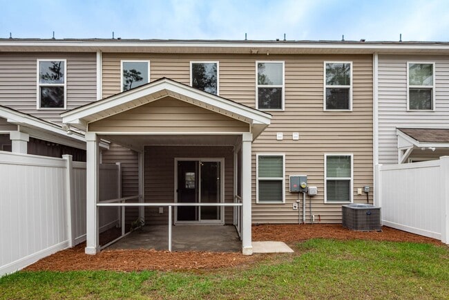 Building Photo - 715 Hilchot Dr